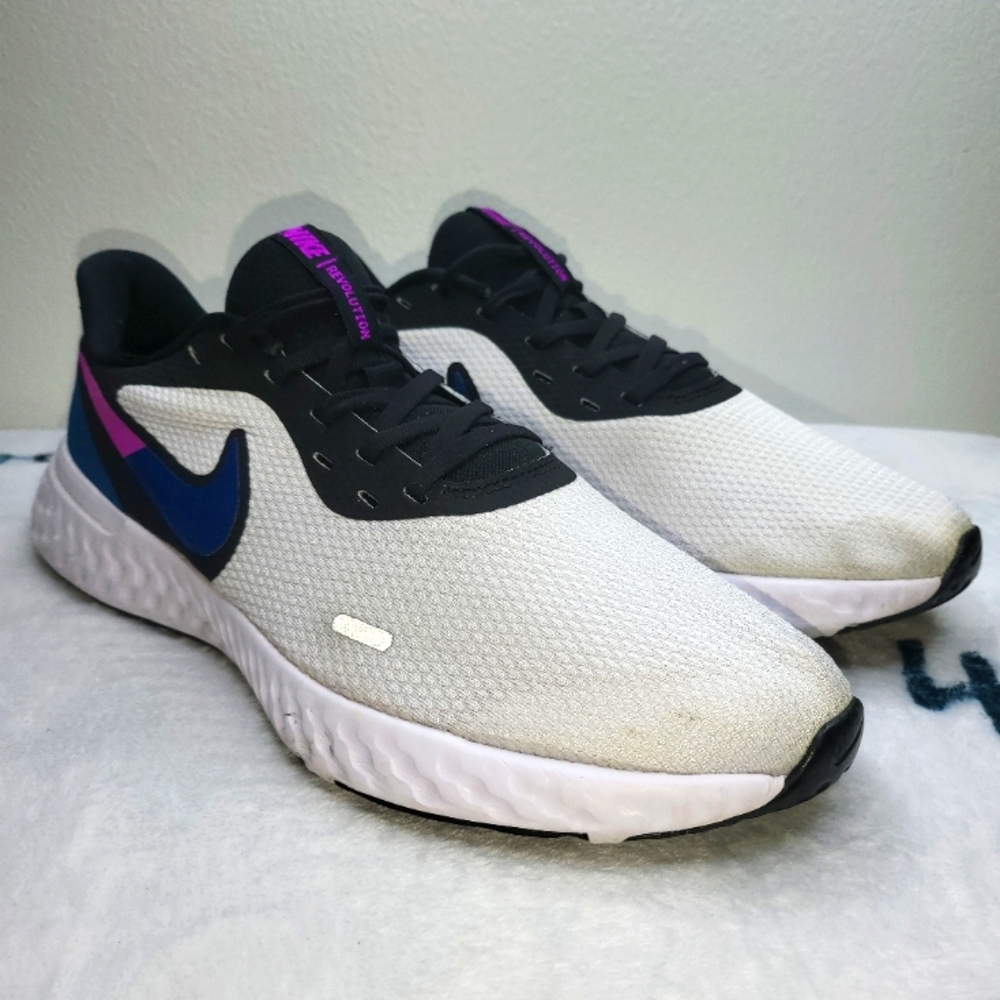 SIZE 11 Nike Revolution 5 Women's Running Shoes White Black